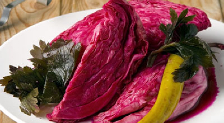 ვისთვის არ არის რეკომენდებული მჟავე კომბოსტოს ჭამა და ვისთვის არის სასარგებლო