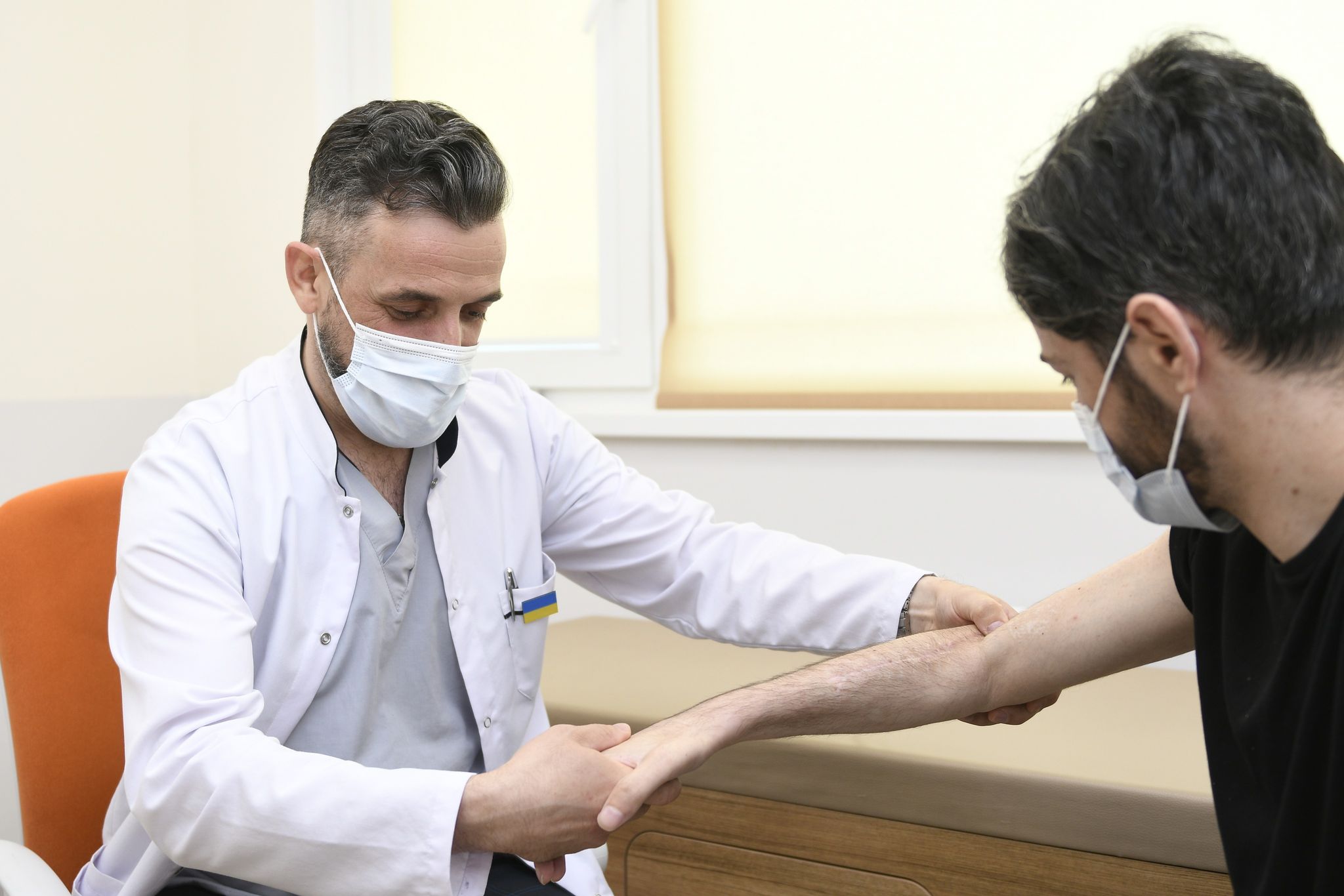 როგორ შეუნარჩუნა ქართველმა ნეიროქირურგმა პაციენტს ხელი, რომლის ამპუტაციაც ერთადერთ გამოსავლად განიხილებოდა - უიშვიათესი ოპერაციის დეტალები როგორ შეუნარჩუნა ქართველმა ნეიროქირურგმა პაციენტს ხელი, რომლის ამპუტაციაც ერთადერთ გამოსავლად განიხილებოდა - უიშვიათესი ოპერაციის დეტალები