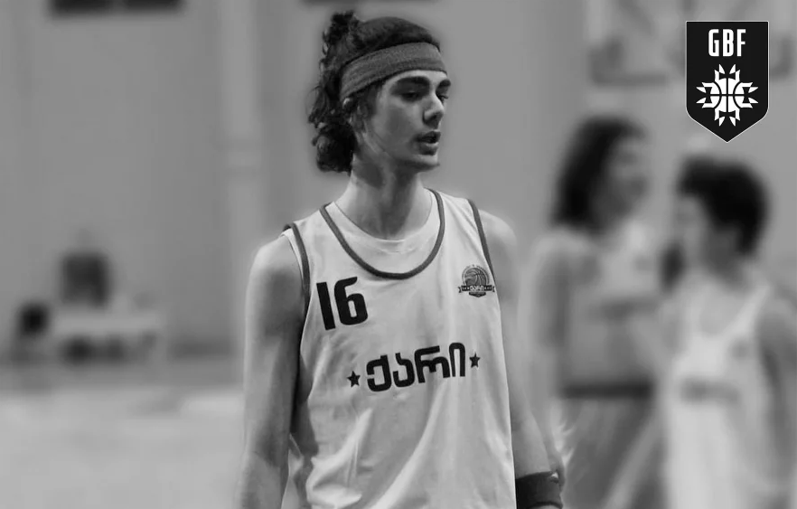 დათუნა ფანჩატურის ჭერს ხელით შეეხო, რა დროსაც განვითარდა დენის დარტყმა დათუნა ფანჩატურის ჭერს ხელით შეეხო, რა დროსაც განვითარდა დენის დარტყმა